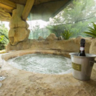 Quirky Accom: Hot Tub Holiday in UK Quirky Accom: Hot Tub Holiday in UK