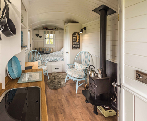 Hill View Farm Shepherds Hut bedroom